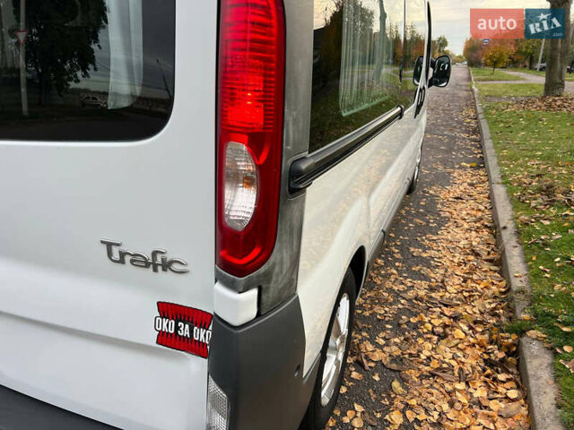 Белый Рено Трафик, объемом двигателя 2 л и пробегом 149 тыс. км за 12700 $, фото 4 на Automoto.ua