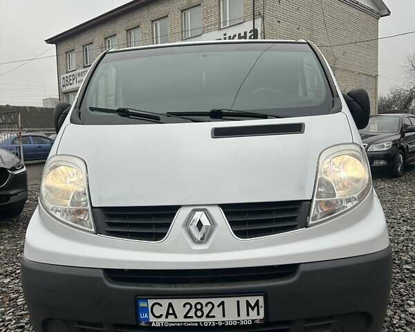 Білий Рено Трафік, об'ємом двигуна 2 л та пробігом 386 тис. км за 10900 $, фото 2 на Automoto.ua