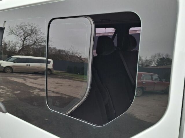 Белый Рено Трафик, объемом двигателя 2 л и пробегом 3 тыс. км за 11999 $, фото 6 на Automoto.ua