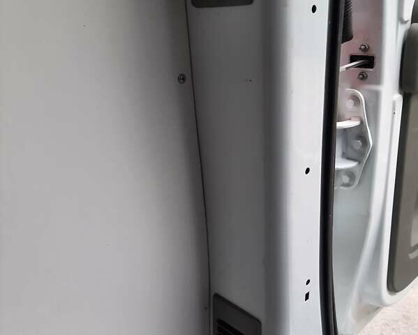Белый Рено Трафик, объемом двигателя 2 л и пробегом 290 тыс. км за 11500 $, фото 29 на Automoto.ua
