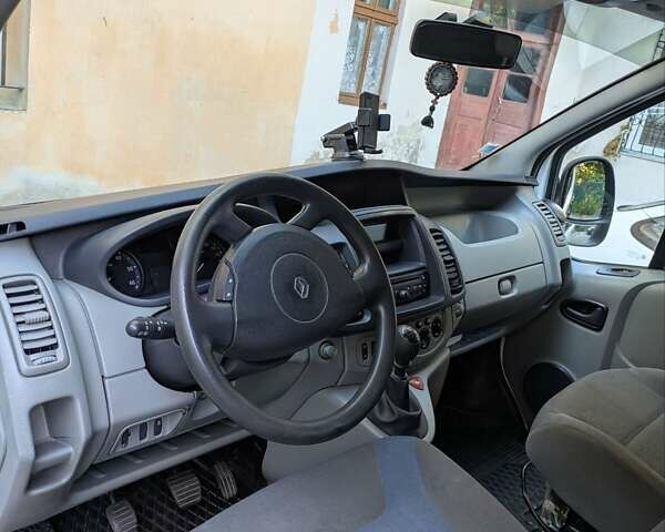 Белый Рено Трафик, объемом двигателя 2 л и пробегом 271 тыс. км за 12500 $, фото 4 на Automoto.ua