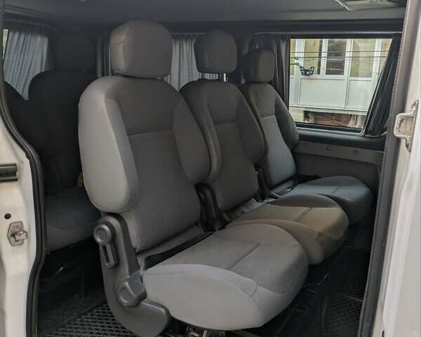 Белый Рено Трафик, объемом двигателя 2 л и пробегом 271 тыс. км за 12500 $, фото 7 на Automoto.ua