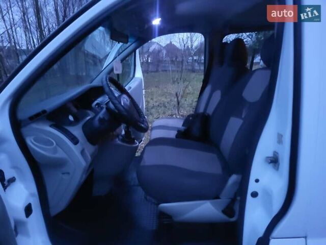 Білий Рено Трафік, об'ємом двигуна 2 л та пробігом 268 тис. км за 10950 $, фото 61 на Automoto.ua