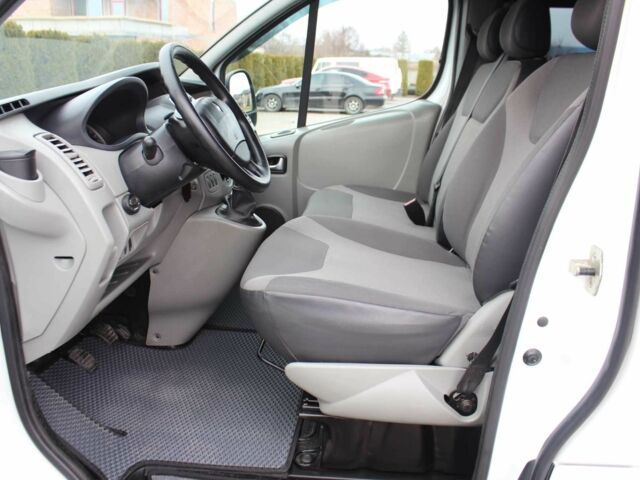 Белый Рено Трафик, объемом двигателя 2 л и пробегом 251 тыс. км за 12328 $, фото 12 на Automoto.ua