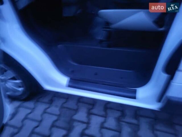 Білий Рено Трафік, об'ємом двигуна 2 л та пробігом 268 тис. км за 10950 $, фото 57 на Automoto.ua