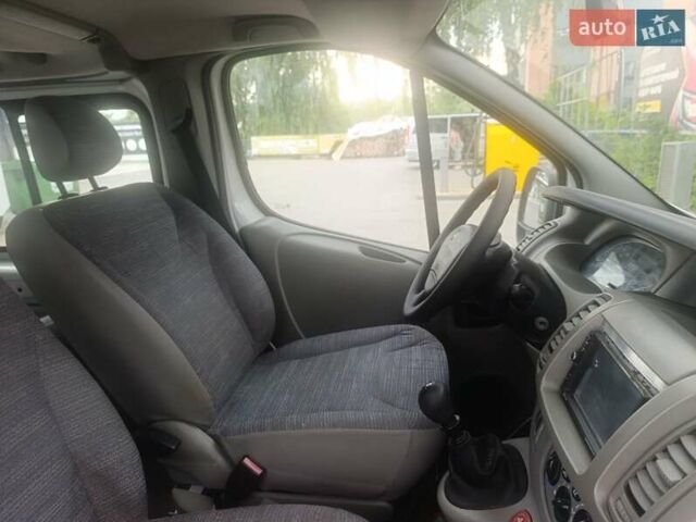 Белый Рено Трафик, объемом двигателя 2 л и пробегом 290 тыс. км за 13300 $, фото 1 на Automoto.ua