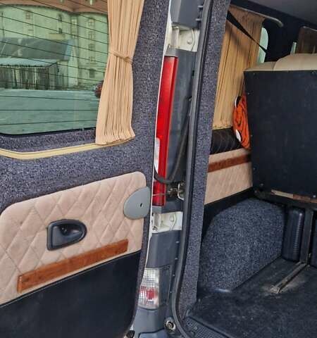 Белый Рено Трафик, объемом двигателя 2 л и пробегом 247 тыс. км за 12700 $, фото 9 на Automoto.ua