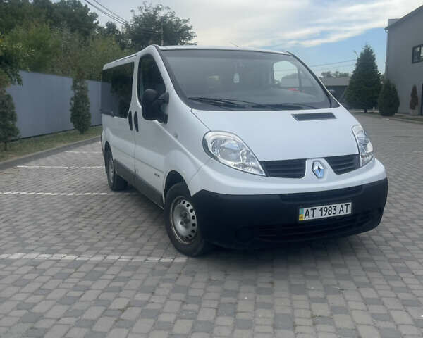 Білий Рено Трафік, об'ємом двигуна 2 л та пробігом 320 тис. км за 8600 $, фото 2 на Automoto.ua