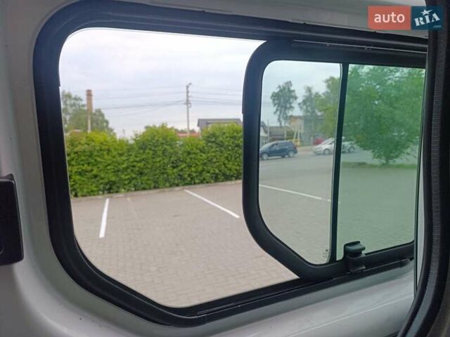 Белый Рено Трафик, объемом двигателя 2 л и пробегом 290 тыс. км за 13300 $, фото 25 на Automoto.ua