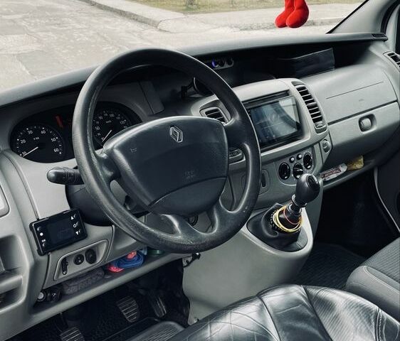 Белый Рено Трафик, объемом двигателя 2 л и пробегом 450 тыс. км за 12200 $, фото 9 на Automoto.ua