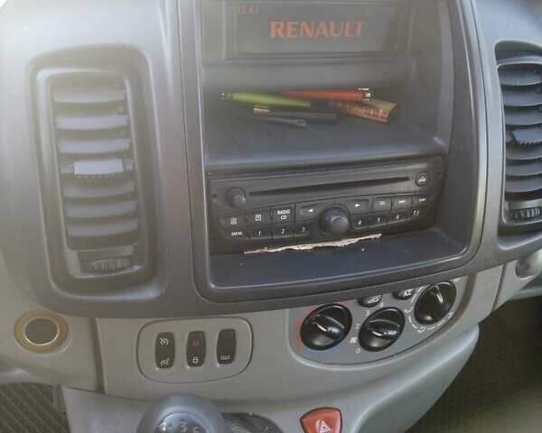 Белый Рено Трафик, объемом двигателя 2 л и пробегом 312 тыс. км за 10300 $, фото 10 на Automoto.ua