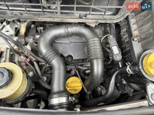 Білий Рено Трафік, об'ємом двигуна 2 л та пробігом 385 тис. км за 11000 $, фото 28 на Automoto.ua