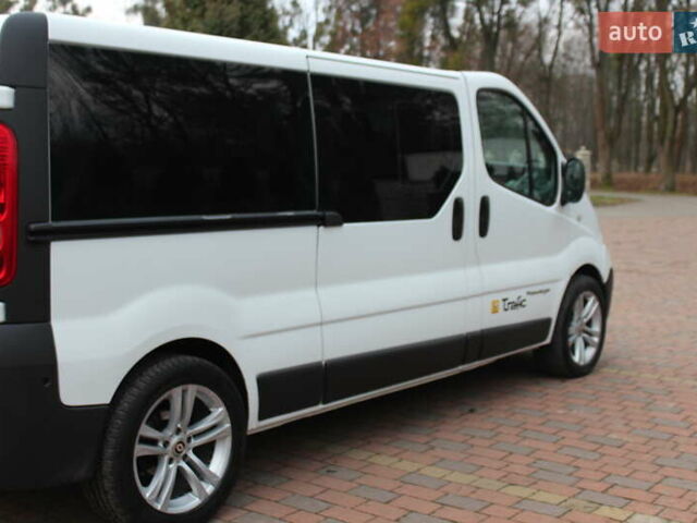 Белый Рено Трафик, объемом двигателя 2 л и пробегом 272 тыс. км за 13598 $, фото 4 на Automoto.ua