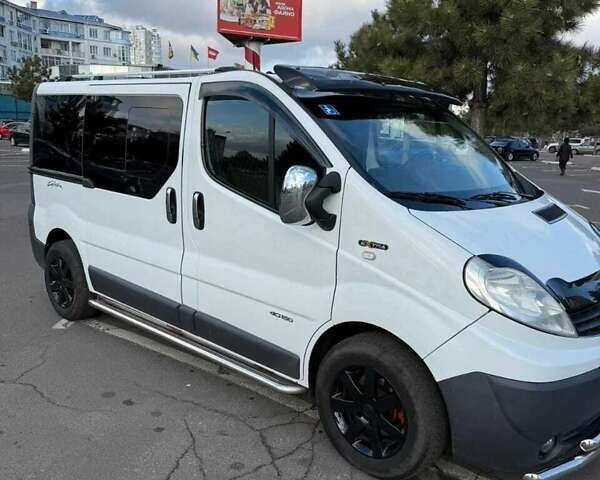 Білий Рено Трафік, об'ємом двигуна 2.5 л та пробігом 258 тис. км за 12500 $, фото 3 на Automoto.ua