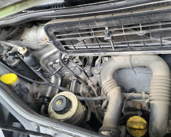 Рено Трафик 2011 в Ровно на Automoto.ua Белый Рено Трафик, объемом двигателя 2 л и пробегом 402 тыс. км за 11200 $, фото 32 на Automoto.ua