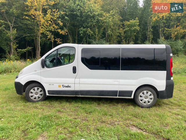 Білий Рено Трафік, об'ємом двигуна 2 л та пробігом 271 тис. км за 11500 $, фото 1 на Automoto.ua