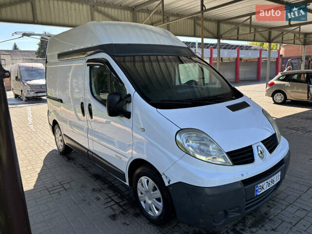 Белый Рено Трафик, объемом двигателя 2 л и пробегом 296 тыс. км за 7990 $, фото 1 на Automoto.ua