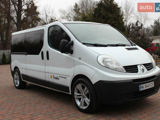 Белый Рено Трафик, объемом двигателя 2 л и пробегом 272 тыс. км за 13598 $, фото 2 на Automoto.ua