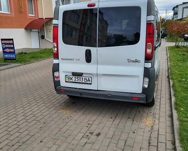 Рено Трафик 2011 в Ровно на Automoto.ua Белый Рено Трафик, объемом двигателя 2 л и пробегом 402 тыс. км за 11200 $, фото 7 на Automoto.ua