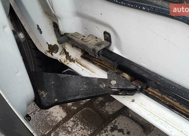 Рено Трафик 2011 в Ровно на Automoto.ua Белый Рено Трафик, объемом двигателя 2 л и пробегом 402 тыс. км за 11200 $, фото 15 на Automoto.ua