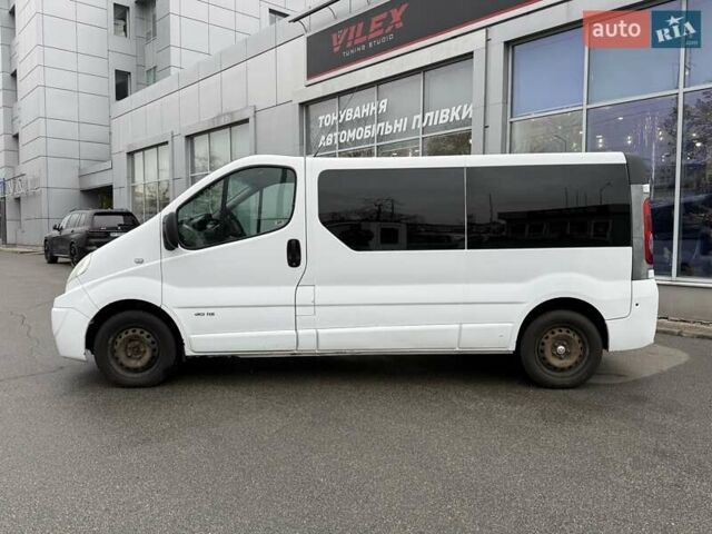 Білий Рено Трафік, об'ємом двигуна 2 л та пробігом 385 тис. км за 11000 $, фото 3 на Automoto.ua