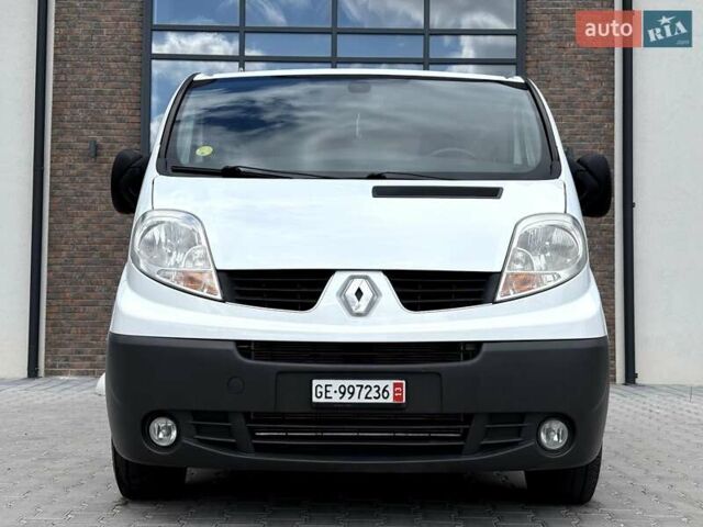 Білий Рено Трафік, об'ємом двигуна 2 л та пробігом 210 тис. км за 14990 $, фото 4 на Automoto.ua
