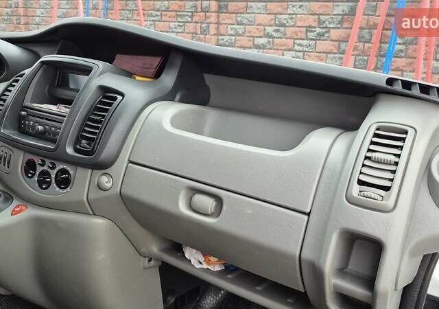 Рено Трафик 2011 в Ровно на Automoto.ua Белый Рено Трафик, объемом двигателя 2 л и пробегом 402 тыс. км за 11200 $, фото 29 на Automoto.ua