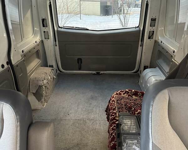 Белый Рено Трафик, объемом двигателя 2 л и пробегом 287 тыс. км за 10000 $, фото 16 на Automoto.ua