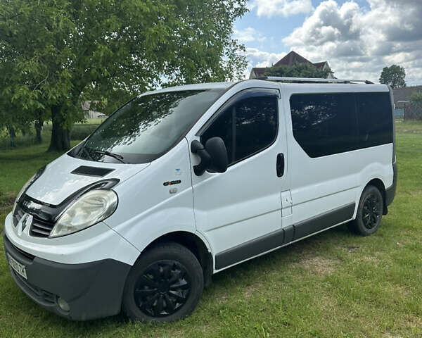 Белый Рено Трафик, объемом двигателя 2 л и пробегом 300 тыс. км за 9800 $, фото 9 на Automoto.ua