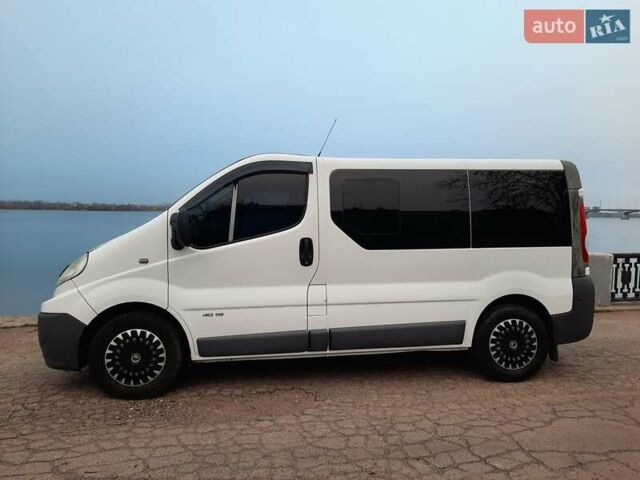 Белый Рено Трафик, объемом двигателя 2 л и пробегом 260 тыс. км за 12000 $, фото 1 на Automoto.ua