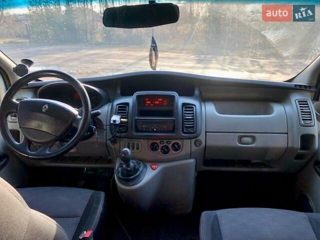 Белый Рено Трафик, объемом двигателя 2 л и пробегом 325 тыс. км за 9400 $, фото 5 на Automoto.ua