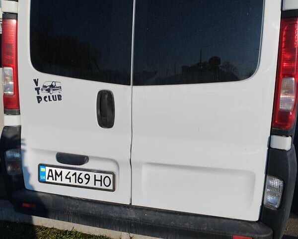 Білий Рено Трафік, об'ємом двигуна 2 л та пробігом 280 тис. км за 10900 $, фото 2 на Automoto.ua