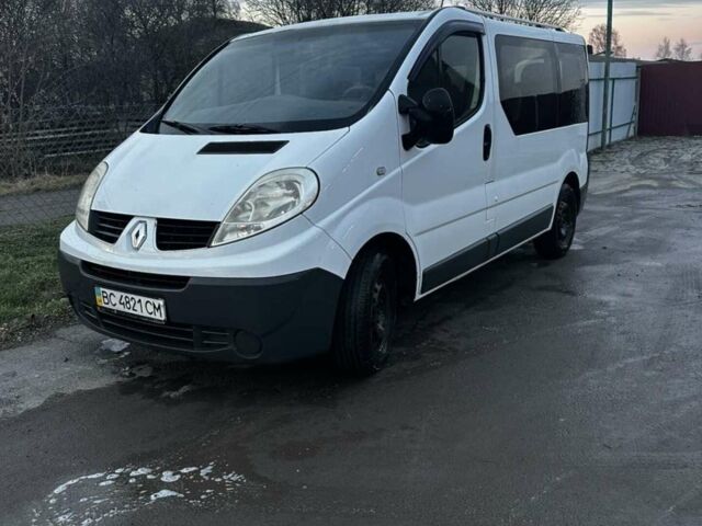 Белый Рено Трафик, объемом двигателя 2 л и пробегом 208 тыс. км за 13500 $, фото 2 на Automoto.ua