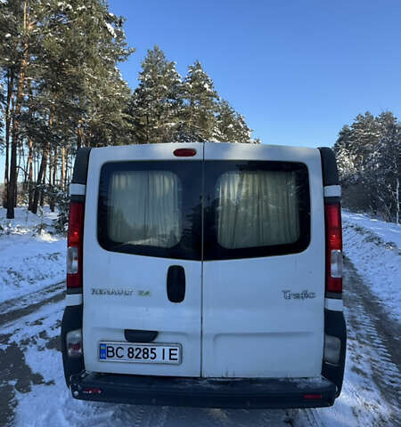 Белый Рено Трафик, объемом двигателя 2 л и пробегом 320 тыс. км за 12000 $, фото 5 на Automoto.ua