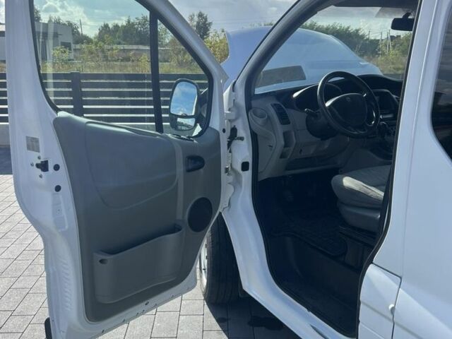 Белый Рено Трафик, объемом двигателя 2 л и пробегом 393 тыс. км за 9800 $, фото 14 на Automoto.ua