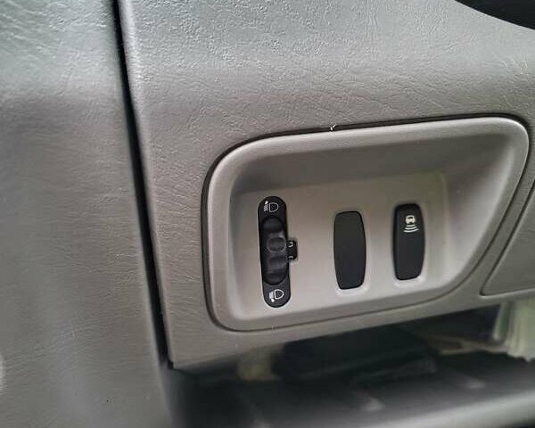 Рено Трафик 2011 в Ровно на Automoto.ua Белый Рено Трафик, объемом двигателя 2 л и пробегом 402 тыс. км за 11200 $, фото 24 на Automoto.ua