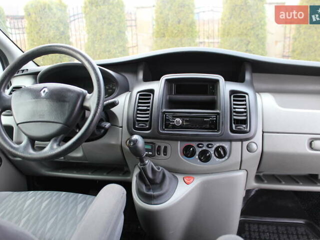 Белый Рено Трафик, объемом двигателя 2 л и пробегом 283 тыс. км за 11550 $, фото 17 на Automoto.ua