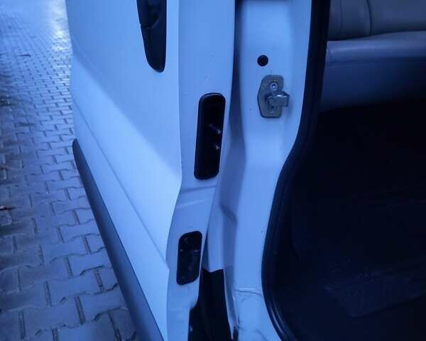 Белый Рено Трафик, объемом двигателя 2 л и пробегом 207 тыс. км за 11890 $, фото 58 на Automoto.ua