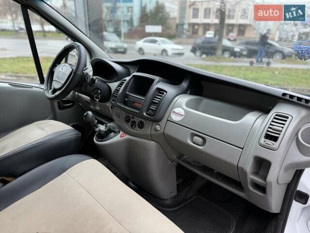 Білий Рено Трафік, об'ємом двигуна 2 л та пробігом 385 тис. км за 11000 $, фото 14 на Automoto.ua