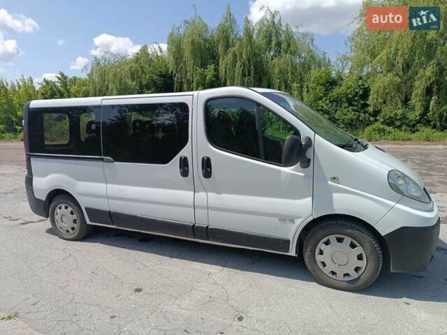 Білий Рено Трафік, об'ємом двигуна 2 л та пробігом 411 тис. км за 10500 $, фото 3 на Automoto.ua