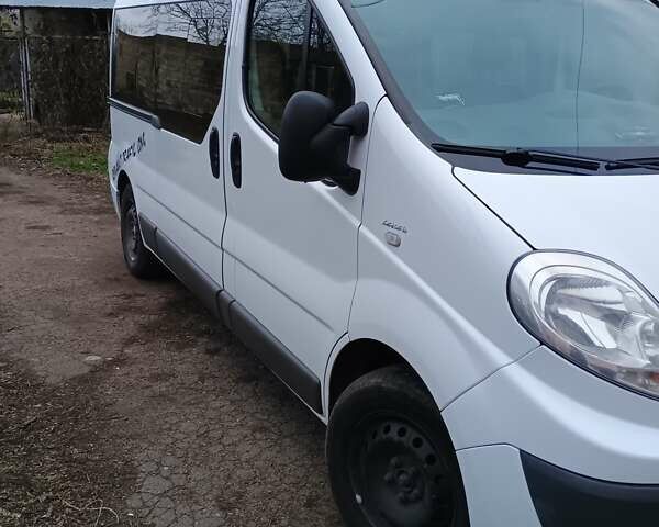 Білий Рено Трафік, об'ємом двигуна 2 л та пробігом 350 тис. км за 12000 $, фото 2 на Automoto.ua