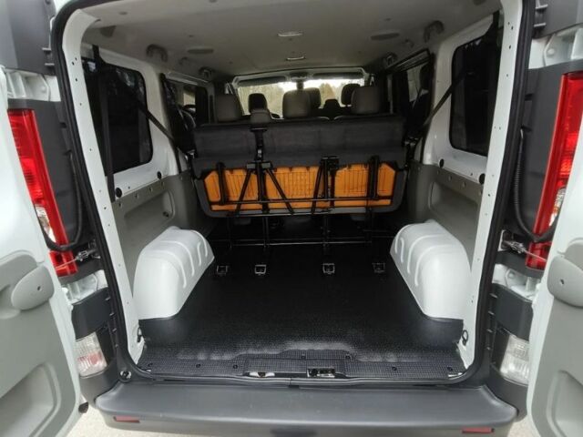 Білий Рено Трафік, об'ємом двигуна 2 л та пробігом 209 тис. км за 9899 $, фото 8 на Automoto.ua