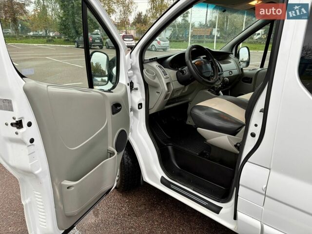 Белый Рено Трафик, объемом двигателя 2 л и пробегом 386 тыс. км за 10950 $, фото 11 на Automoto.ua