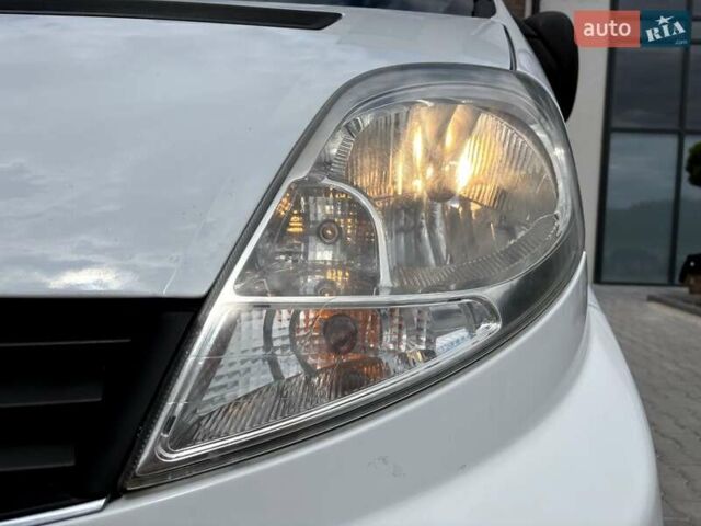 Білий Рено Трафік, об'ємом двигуна 2 л та пробігом 210 тис. км за 14990 $, фото 5 на Automoto.ua