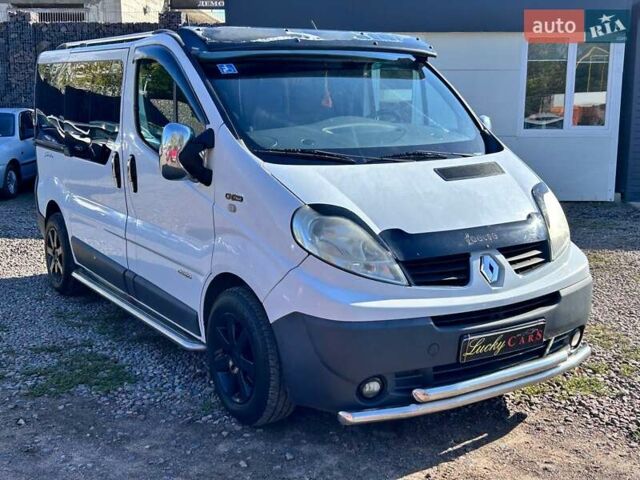 Белый Рено Трафик, объемом двигателя 2.5 л и пробегом 257 тыс. км за 12200 $, фото 2 на Automoto.ua