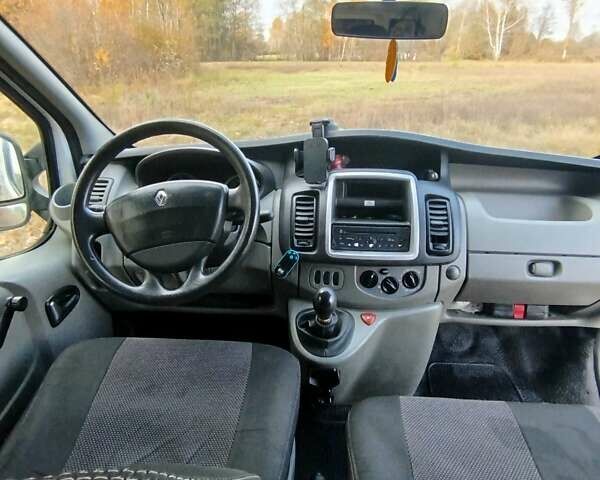 Білий Рено Трафік, об'ємом двигуна 2 л та пробігом 330 тис. км за 10900 $, фото 5 на Automoto.ua