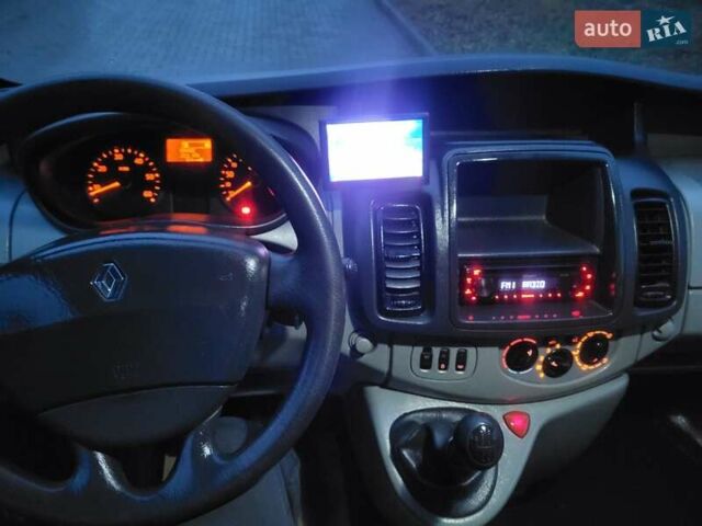 Белый Рено Трафик, объемом двигателя 2 л и пробегом 207 тыс. км за 11890 $, фото 85 на Automoto.ua