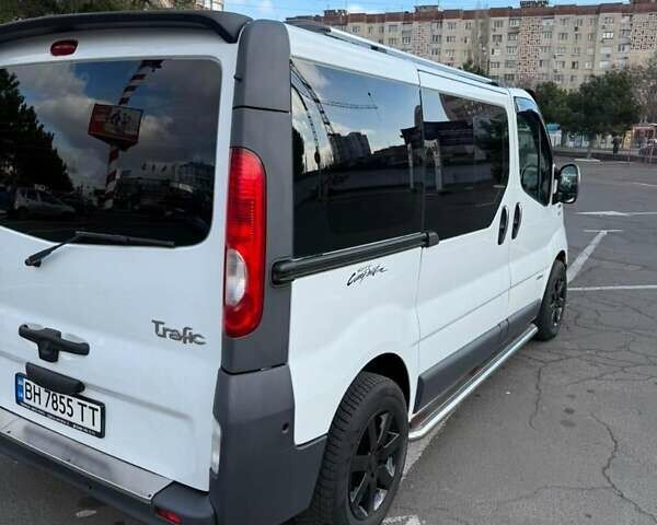 Білий Рено Трафік, об'ємом двигуна 2.5 л та пробігом 340 тис. км за 10999 $, фото 1 на Automoto.ua