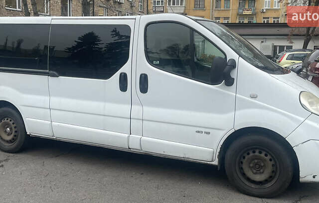 Белый Рено Трафик, объемом двигателя 2 л и пробегом 385 тыс. км за 12000 $, фото 4 на Automoto.ua