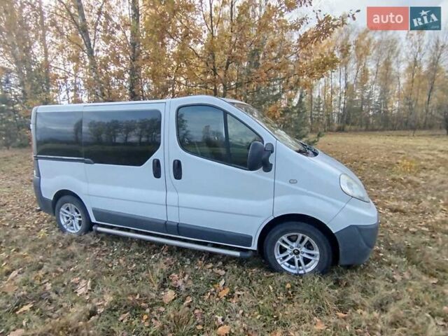 Білий Рено Трафік, об'ємом двигуна 2 л та пробігом 330 тис. км за 10900 $, фото 3 на Automoto.ua